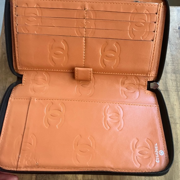 Chanel quilted Zippy wallet - Picture 10 of 16